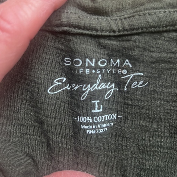 Sz L Tops Bundle - Picture 3 of 9